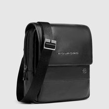 Carica l&#39;immagine nel visualizzatore di Gallery, Piquadro borsello con patta
