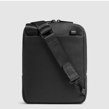 Carica l&#39;immagine nel visualizzatore di Gallery, Piquadro borsello in tessuto con porta iPad mini
