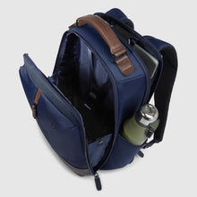 Carica l'immagine nel visualizzatore di Gallery, Piquadro zaino tessuto e pelle blu e testa moro
