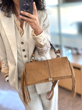 Carica l'immagine nel visualizzatore di Gallery, Loristella borsa Kendall in suede con frange 2737CAF
