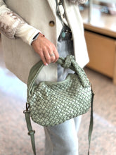 Carica l'immagine nel visualizzatore di Gallery, Borsa con nodo mini tote bag in pelle
