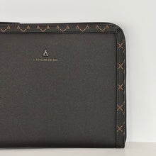 Carica l'immagine nel visualizzatore di Gallery, Pochette da polso
