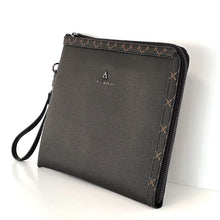 Carica l'immagine nel visualizzatore di Gallery, Pochette da polso
