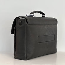 Carica l'immagine nel visualizzatore di Gallery, Piquadro borsa da lavoro in pelle con doppia chiusura
