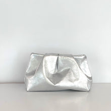Carica l'immagine nel visualizzatore di Gallery, Clutch bag Mia Mioli
