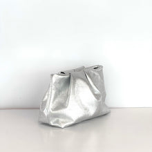 Carica l'immagine nel visualizzatore di Gallery, Clutch bag Mia Mioli
