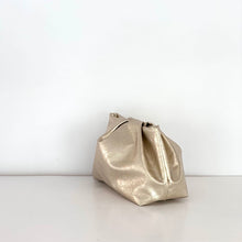 Carica l'immagine nel visualizzatore di Gallery, Clutch bag Mia Mioli
