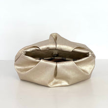 Carica l'immagine nel visualizzatore di Gallery, Clutch bag Mia Mioli
