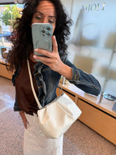 Carica l'immagine nel visualizzatore di Gallery, Clutch bag Mia Mioli large
