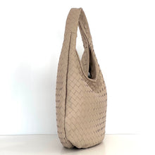 Carica l'immagine nel visualizzatore di Gallery, Borsa a goccia in pelle intrecciata luxury
