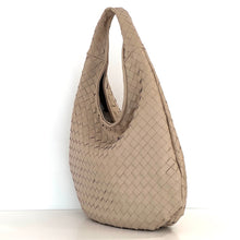 Carica l'immagine nel visualizzatore di Gallery, Borsa a goccia in pelle intrecciata luxury
