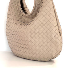 Carica l'immagine nel visualizzatore di Gallery, Borsa a goccia in pelle intrecciata luxury
