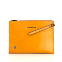 Carica l'immagine nel visualizzatore di Gallery, Piquadro Pochette uomo sottile porta iPad® Blue Square AC6510B2 giallo
