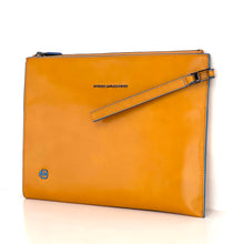 Carica l'immagine nel visualizzatore di Gallery, Piquadro Pochette uomo sottile porta iPad® Blue Square AC6510B2 giallo
