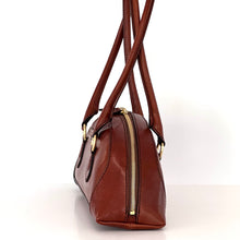 Carica l'immagine nel visualizzatore di Gallery, The Bridge borsa bowling Magda

