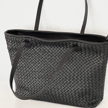 Carica l'immagine nel visualizzatore di Gallery, Borsa shopping intrecciata Mia Mioli
