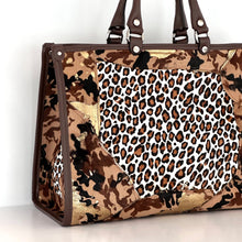 Carica l'immagine nel visualizzatore di Gallery, Borsa a mano mix camouflage
