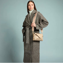 Carica l&#39;immagine nel visualizzatore di Gallery, The Bridge camera case Frida
