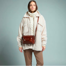 Carica l&#39;immagine nel visualizzatore di Gallery, The Bridge camera case Frida
