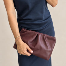 Carica l'immagine nel visualizzatore di Gallery, Clutch bag Mia Mioli large
