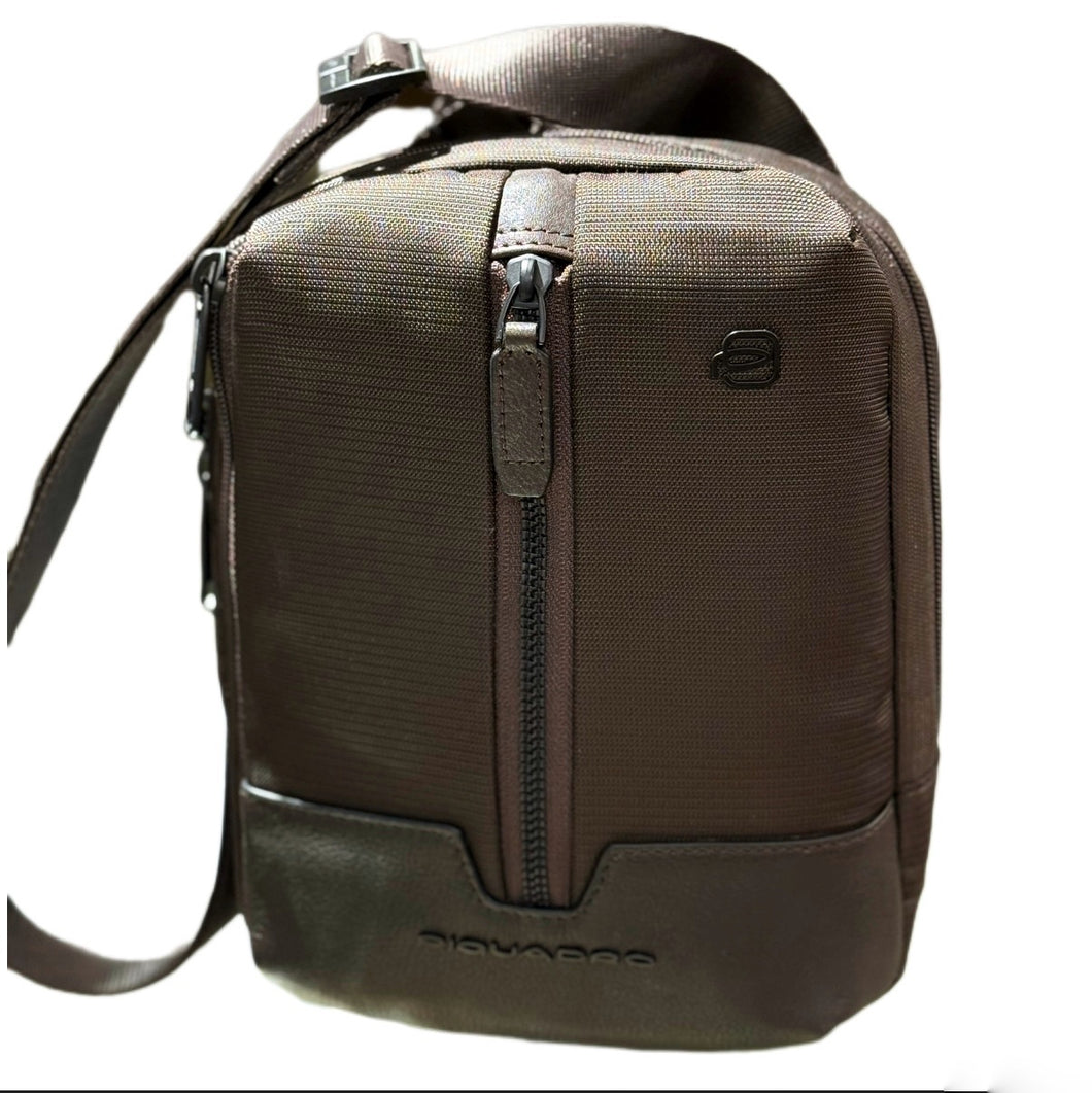 Piquadro borsello in tessuto con porta iPad mini