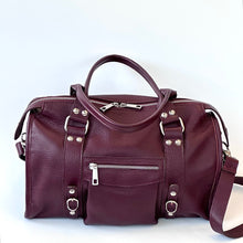Carica l&#39;immagine nel visualizzatore di Gallery, Borsa a bauletto con borchie Mia Mioli
