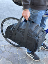 Carica l&#39;immagine nel visualizzatore di Gallery, Piquadro borsone zaino in tessuto
