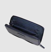 Carica l&#39;immagine nel visualizzatore di Gallery, Piquadro pochette in pelle Modus
