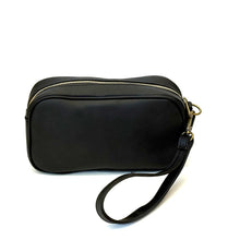 Carica l&#39;immagine nel visualizzatore di Gallery, Pochette da polso da uomo in pelle
