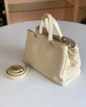 Carica l&#39;immagine nel visualizzatore di Gallery, Borsa a bauletto con quattro anelli Mia Mioli
